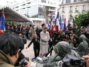 Mme Simone VEIL