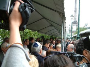 12h15 : Fin des discours